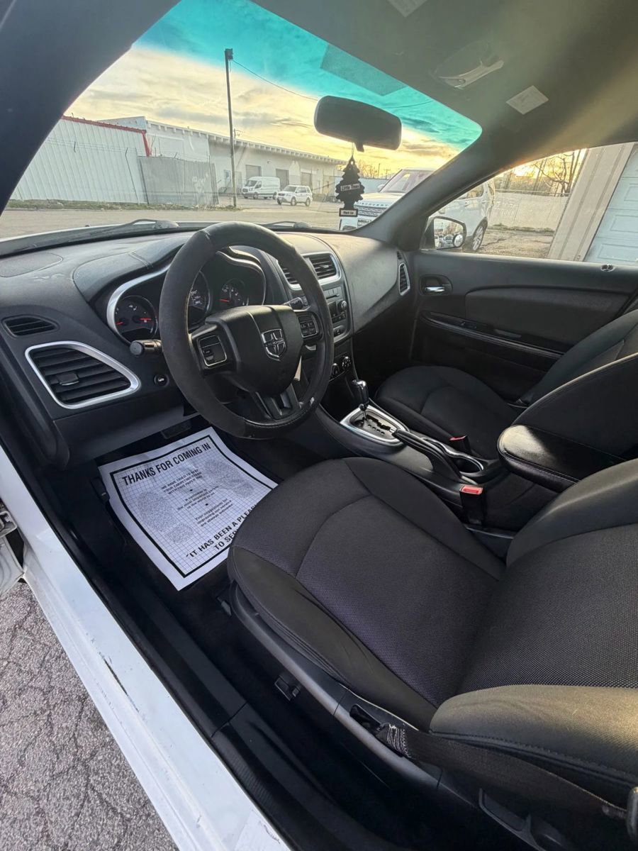 Used 2012 Dodge Avenger SE image 25