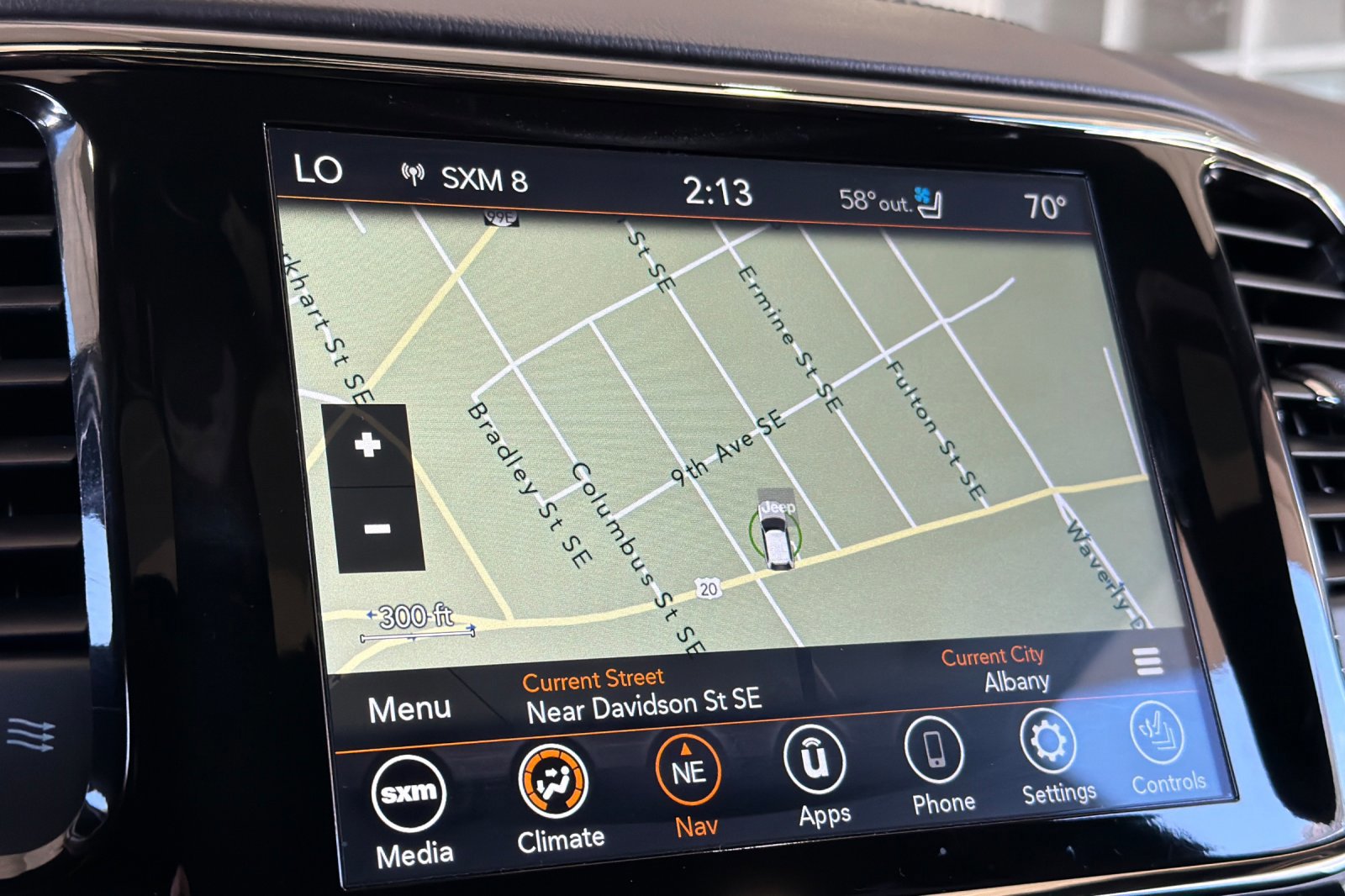 Used 2020 Jeep Grand Cherokee High Altitude AWD/4WD image 18