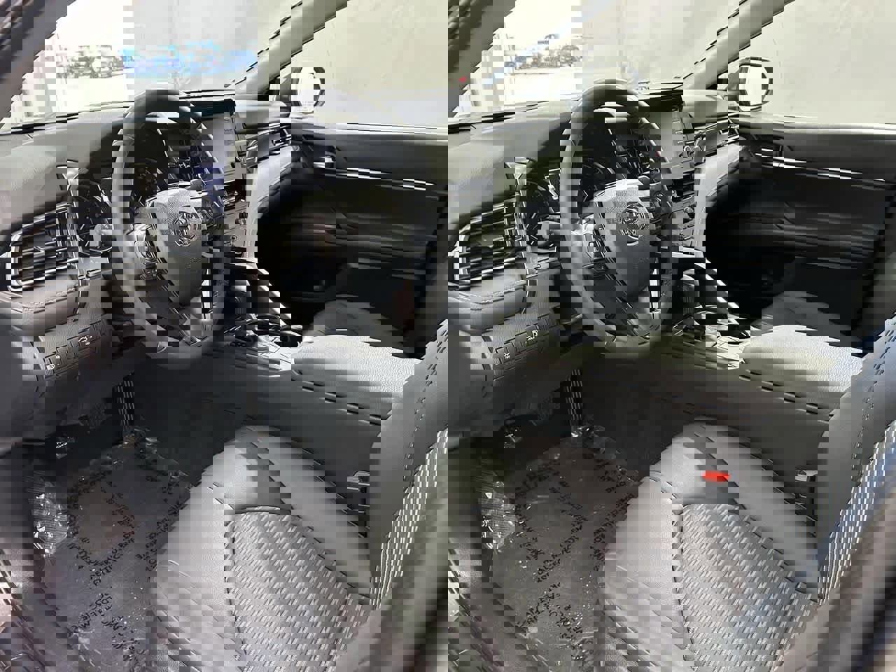 Used 2024 Toyota Camry SE image 9