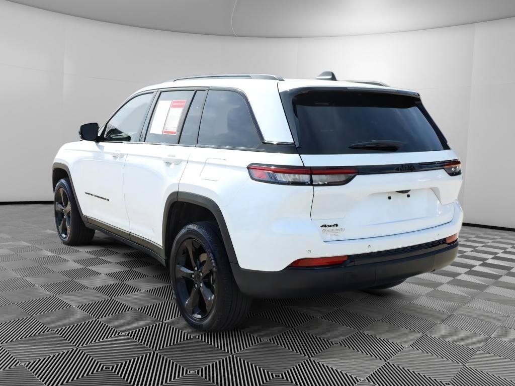 Used 2023 Jeep Grand Cherokee Altitude AWD/4WD image 5
