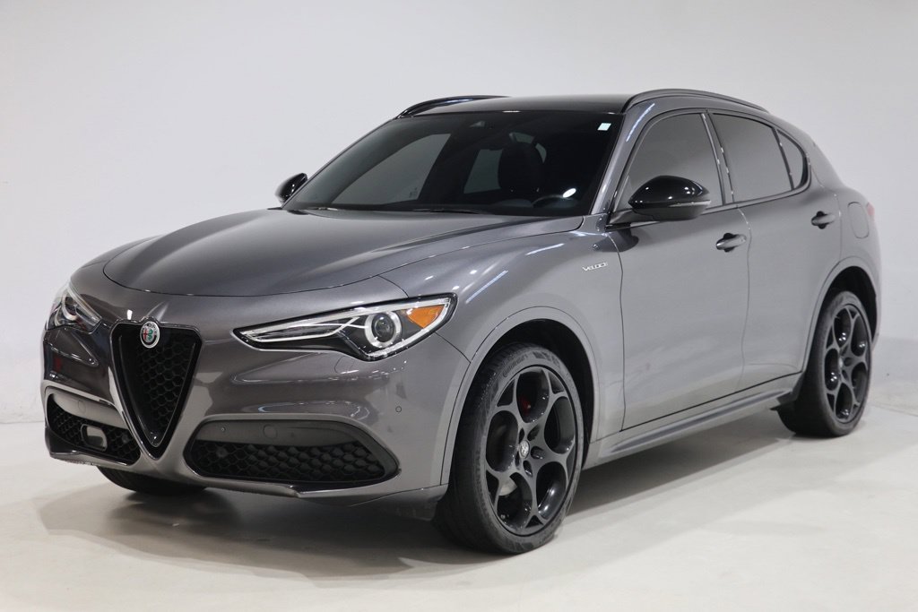 Used 2023 Alfa Romeo Stelvio Veloce AWD/4WD image 3