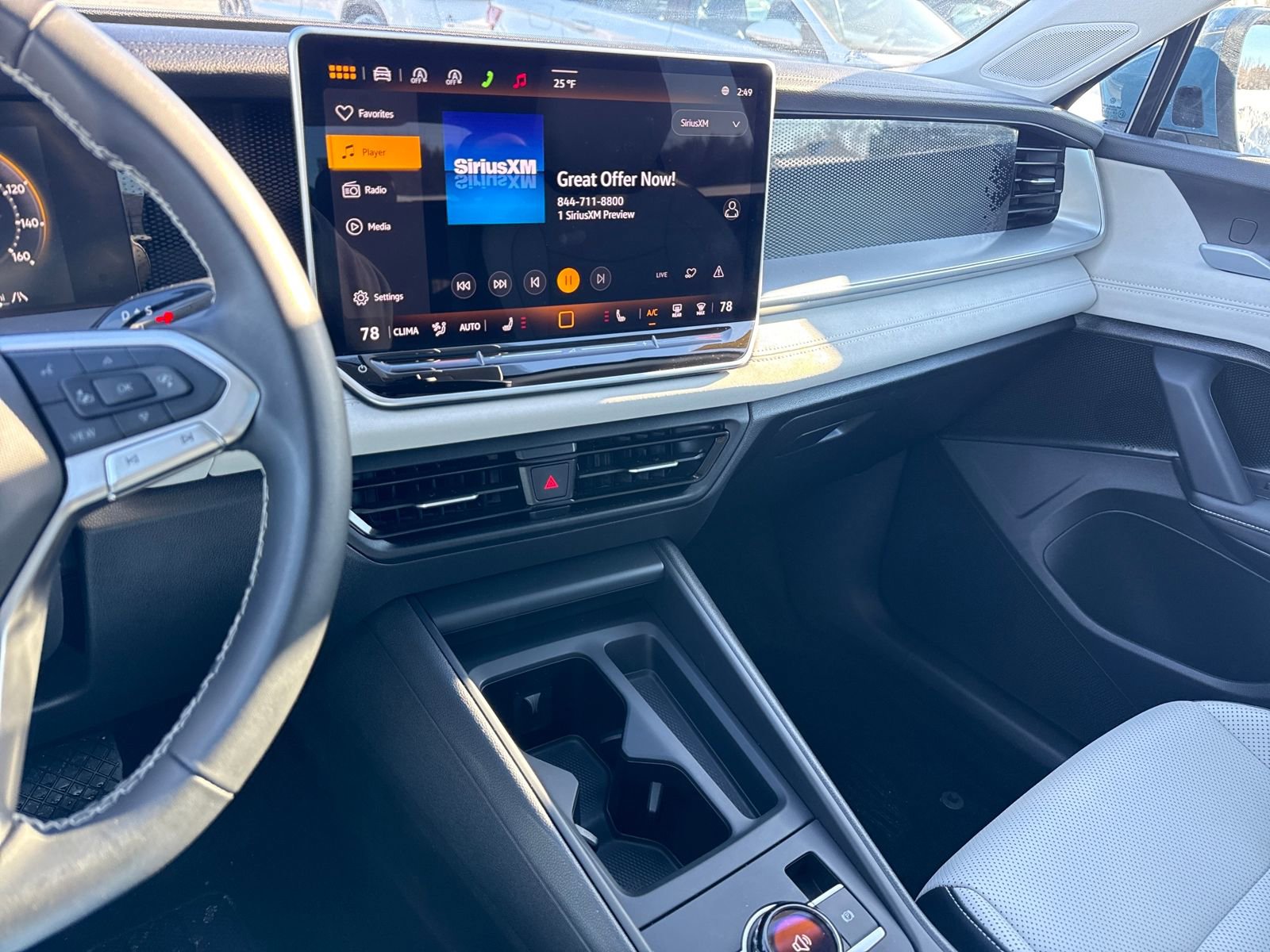 Used 2025 Volkswagen Tiguan SE image 27