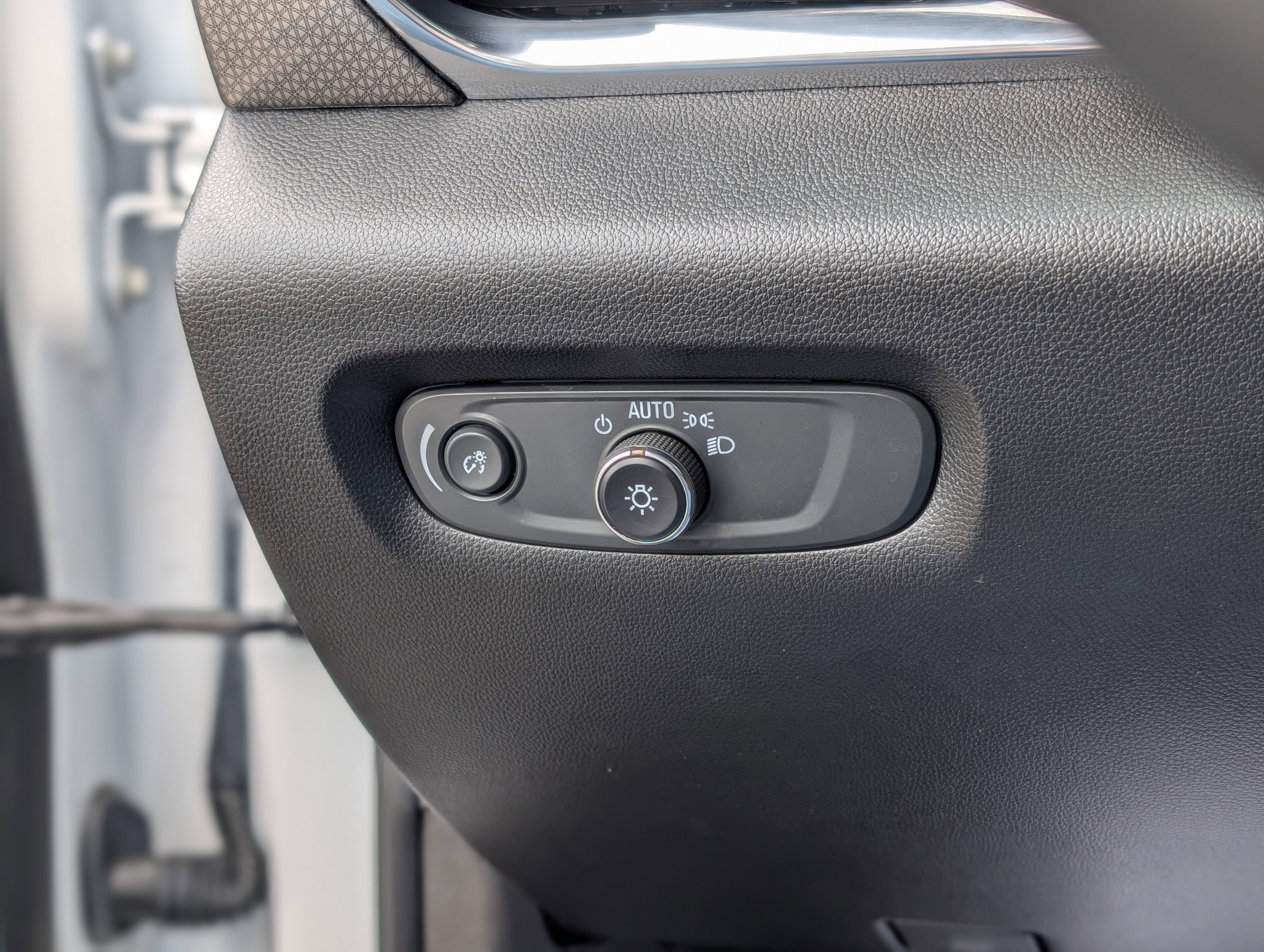 Used 2023 Chevrolet Traverse Premier image 32