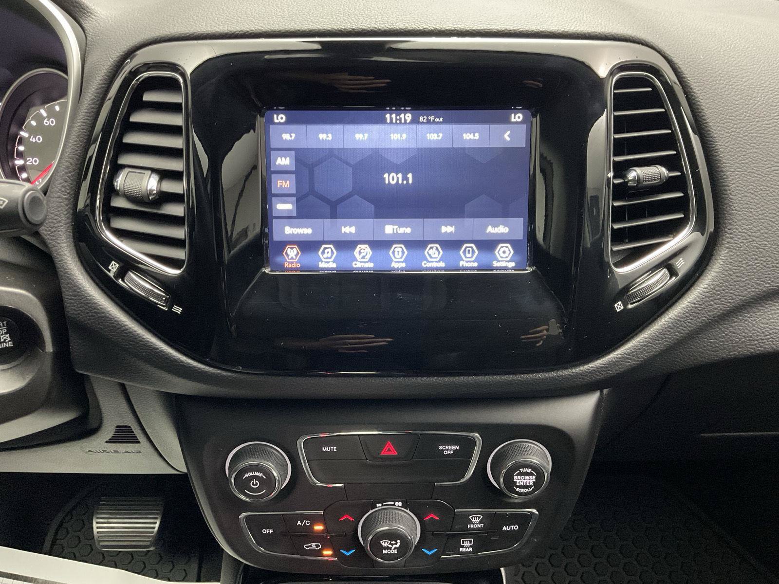 Used 2019 Jeep Compass Latitude FWD image 15