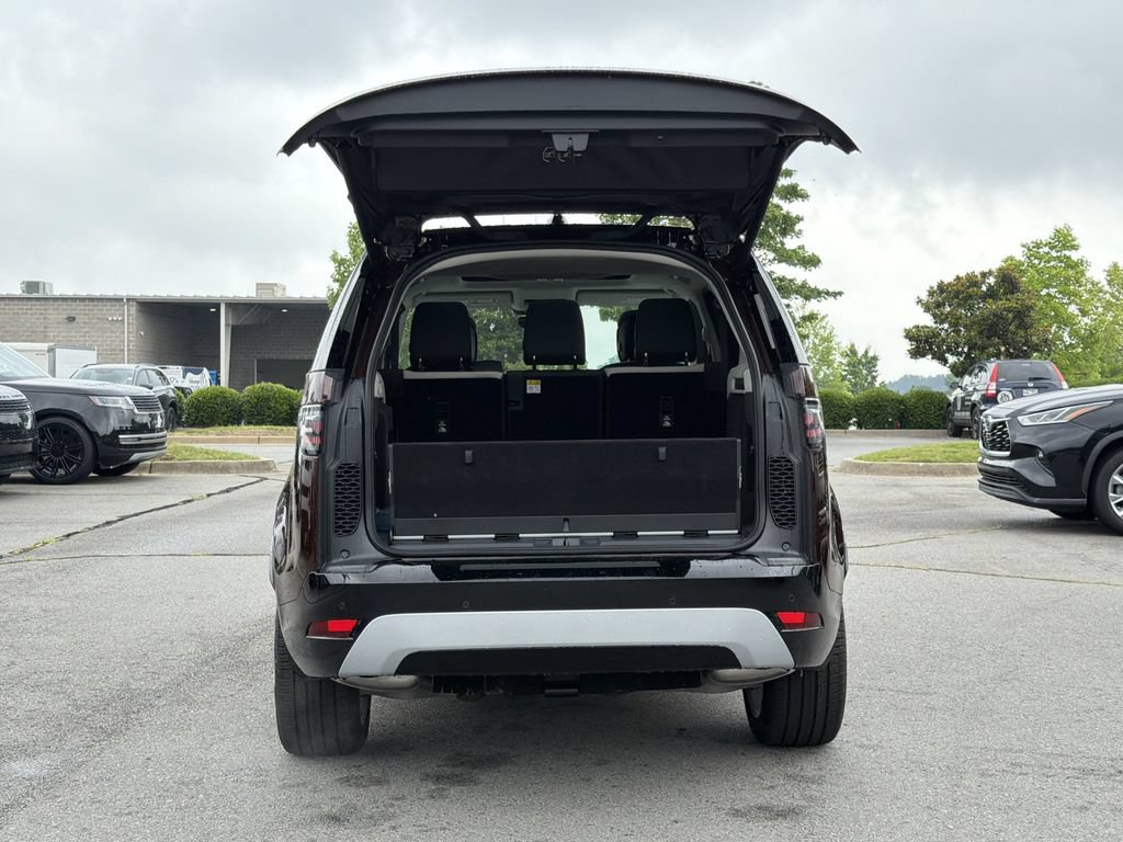 New 2026 Land Rover Discovery Limited Edition AWD/4WD image 12