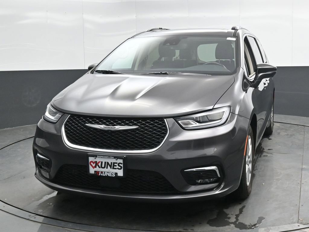 Used 2021 Chrysler Pacifica Touring-L w/ Uconnect Theater Family Group FWD image 6