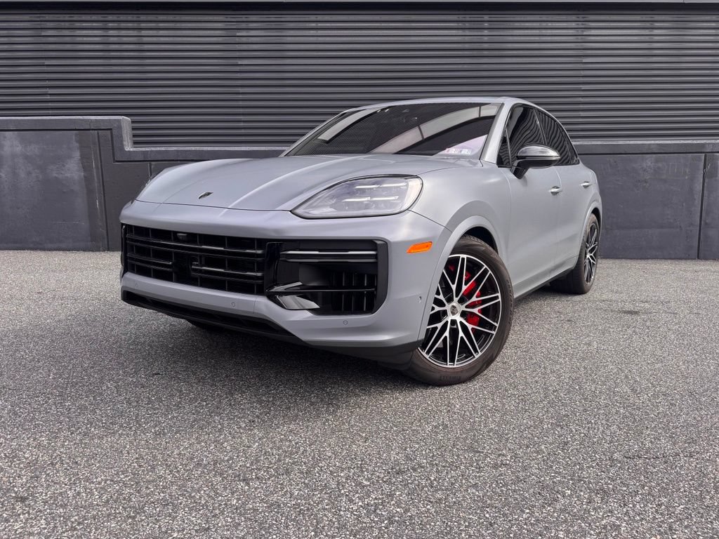 Certified 2025 Porsche Cayenne Turbo AWD/4WD image 6