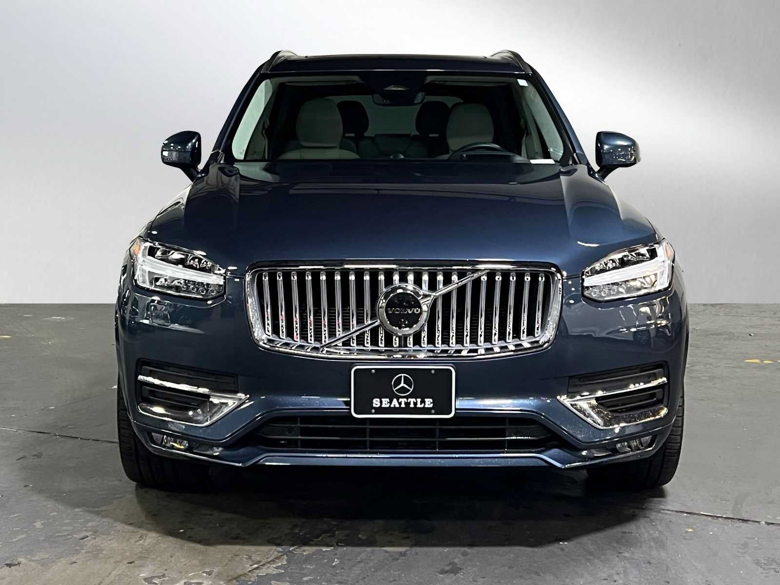 Used 2024 Volvo XC90 B6 Ultimate w/ Lounge Package AWD/4WD image 8