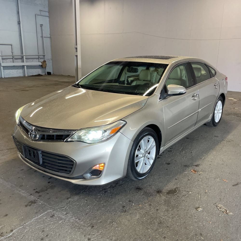 Used 2015 Toyota Avalon XLE Premium FWD image 2