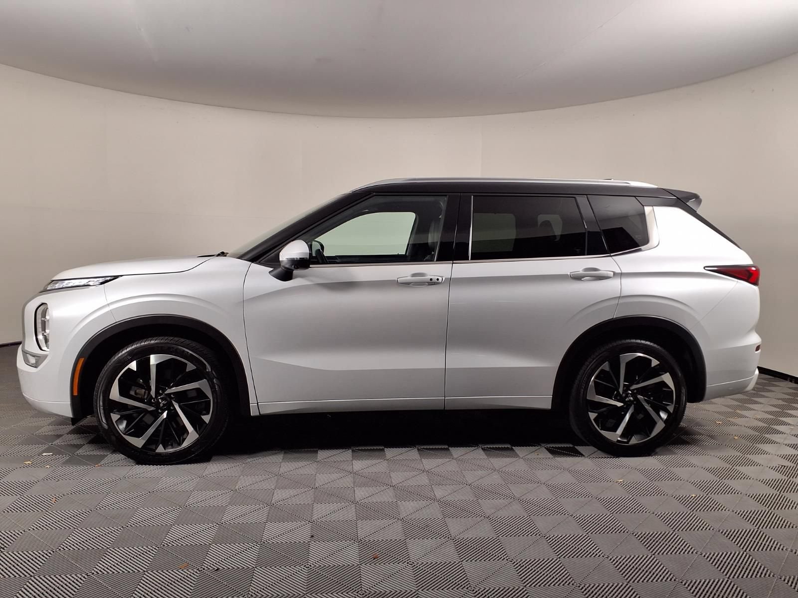 Used 2024 Mitsubishi Outlander SEL FWD image 4