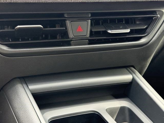 Used 2025 Volkswagen Tiguan S image 17