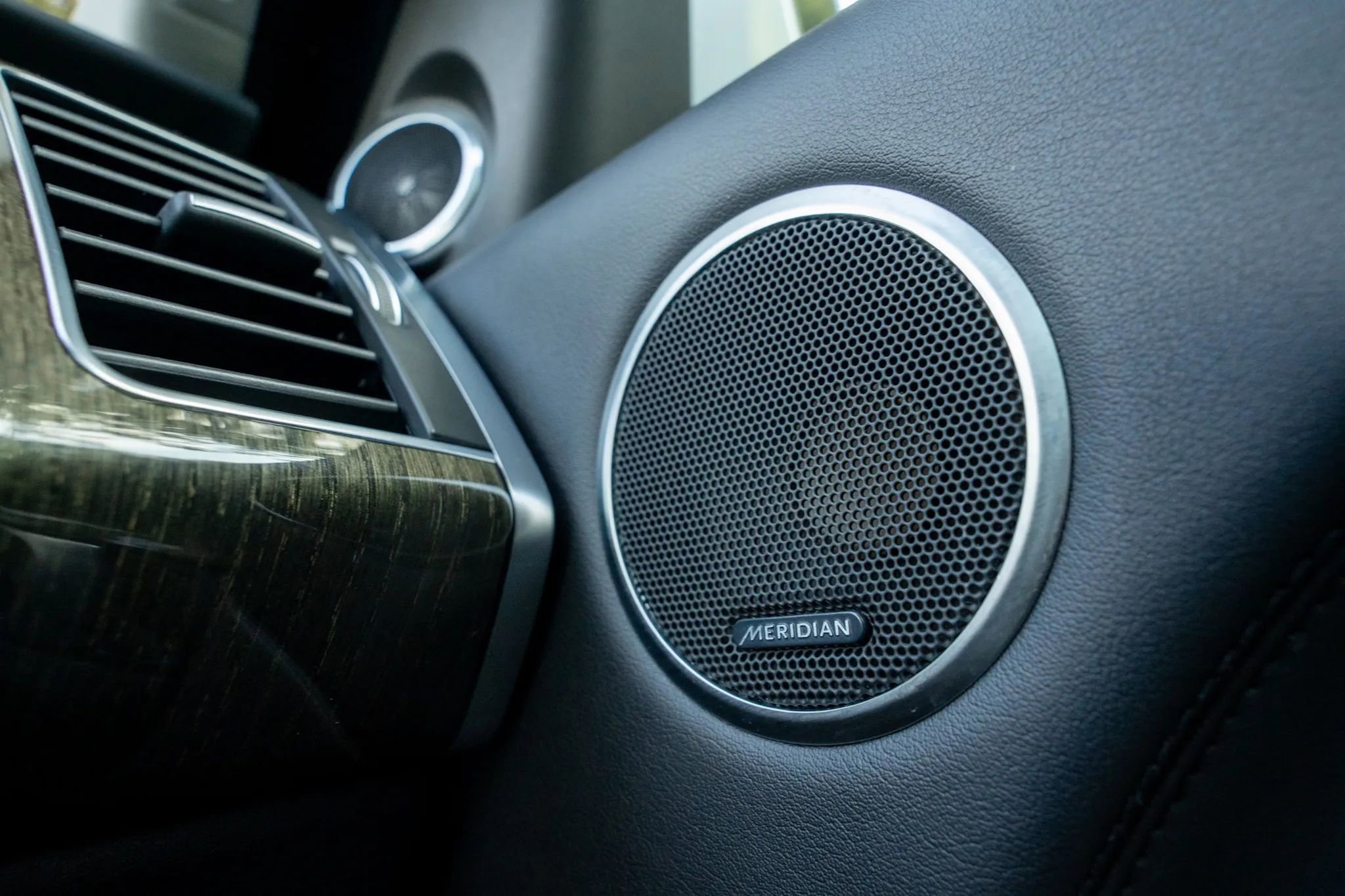 Used 2016 Land Rover Range Rover Sport SE image 32