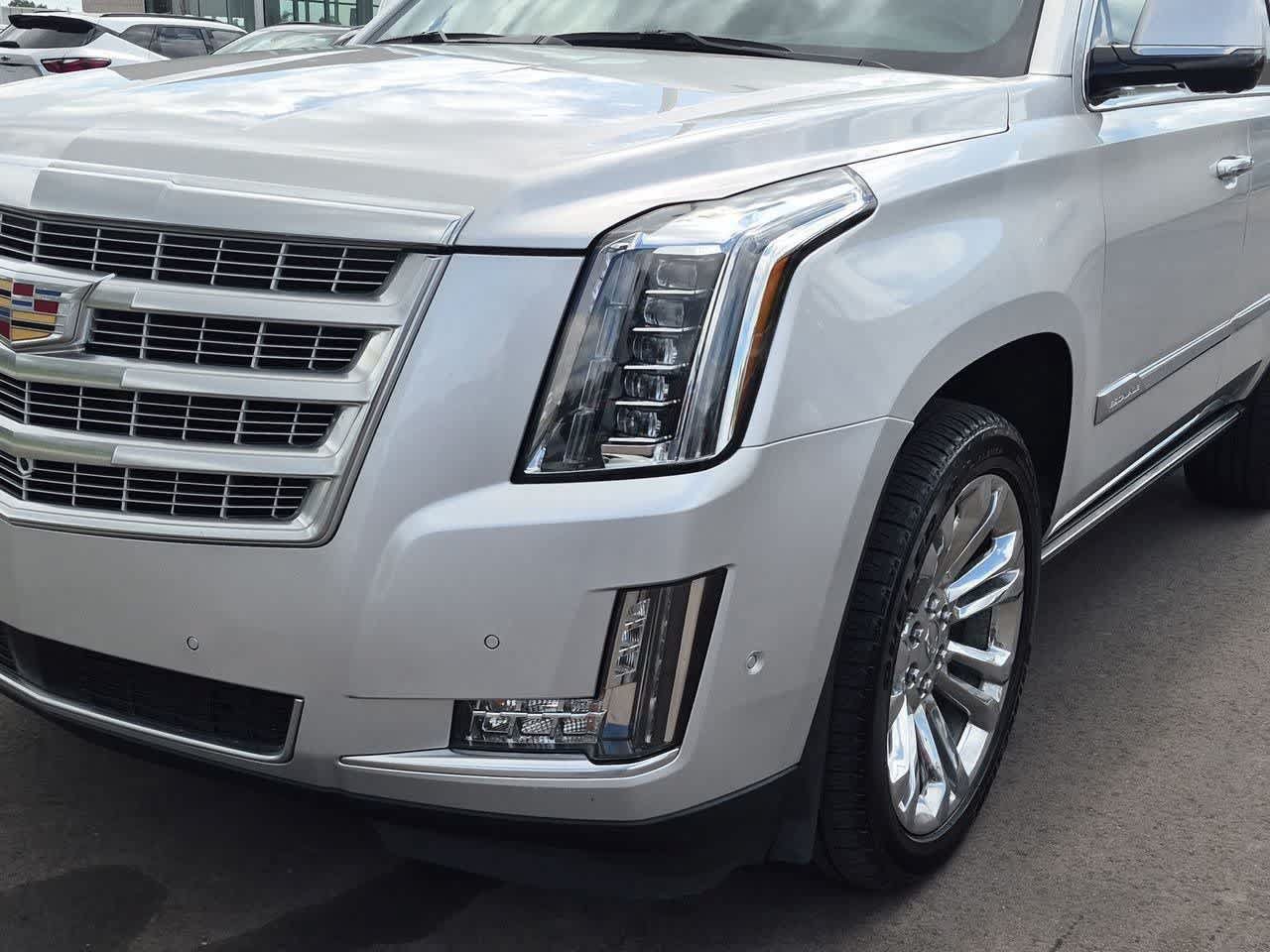 Used 2019 Cadillac Escalade Premium Luxury w/ LPO, Radiant Package AWD/4WD image 10