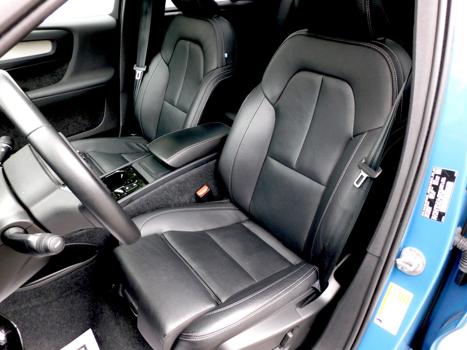 Used 2024 Volvo XC40 B5 Plus AWD/4WD image 14