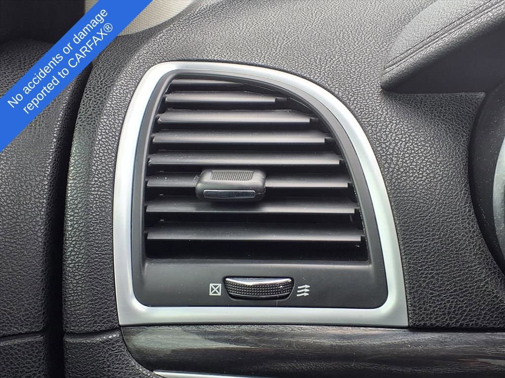 Used 2017 Chrysler 300 Touring w/ Value Package image 28