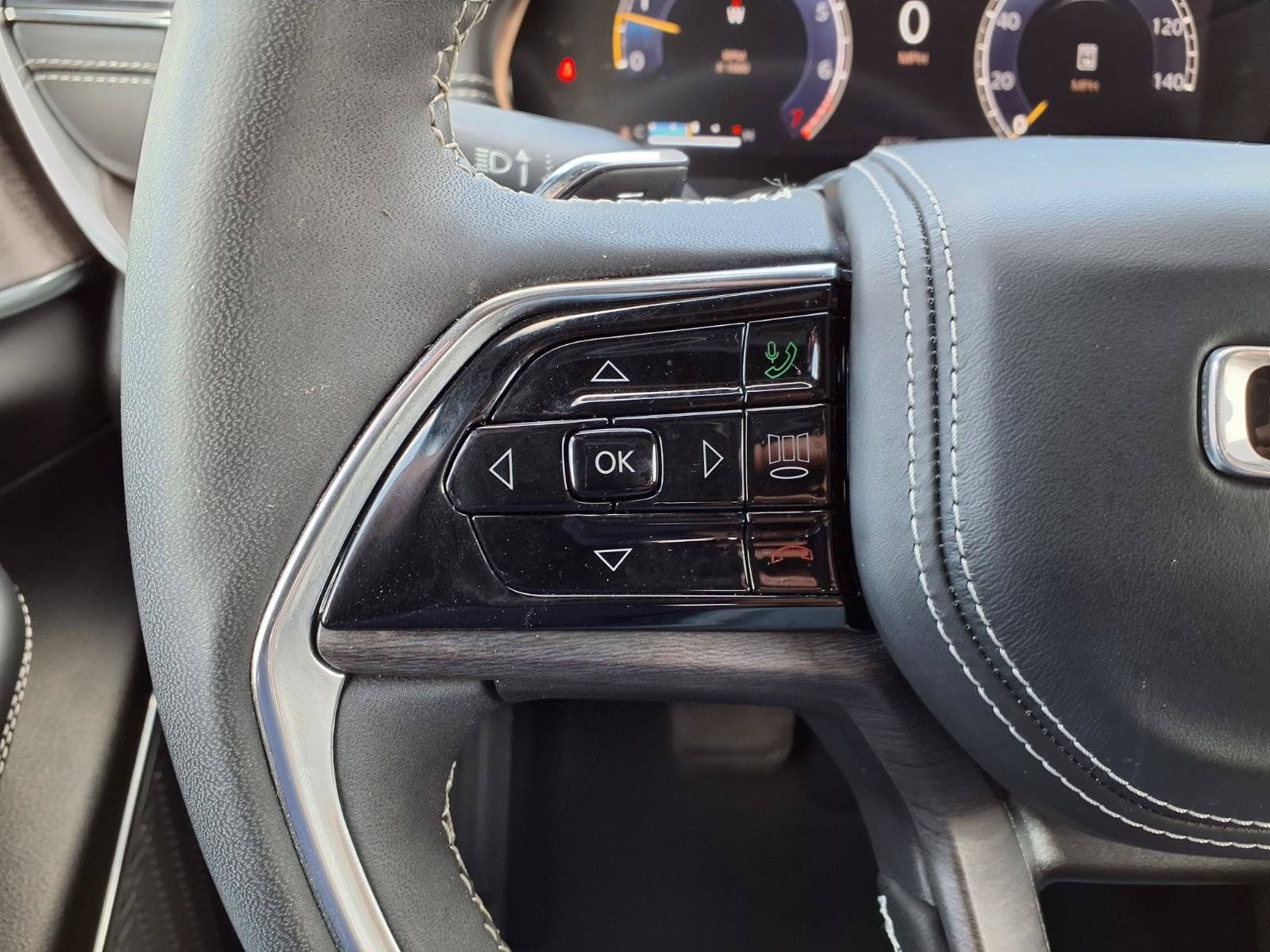 Used 2023 Jeep Grand Cherokee Overland RWD image 21