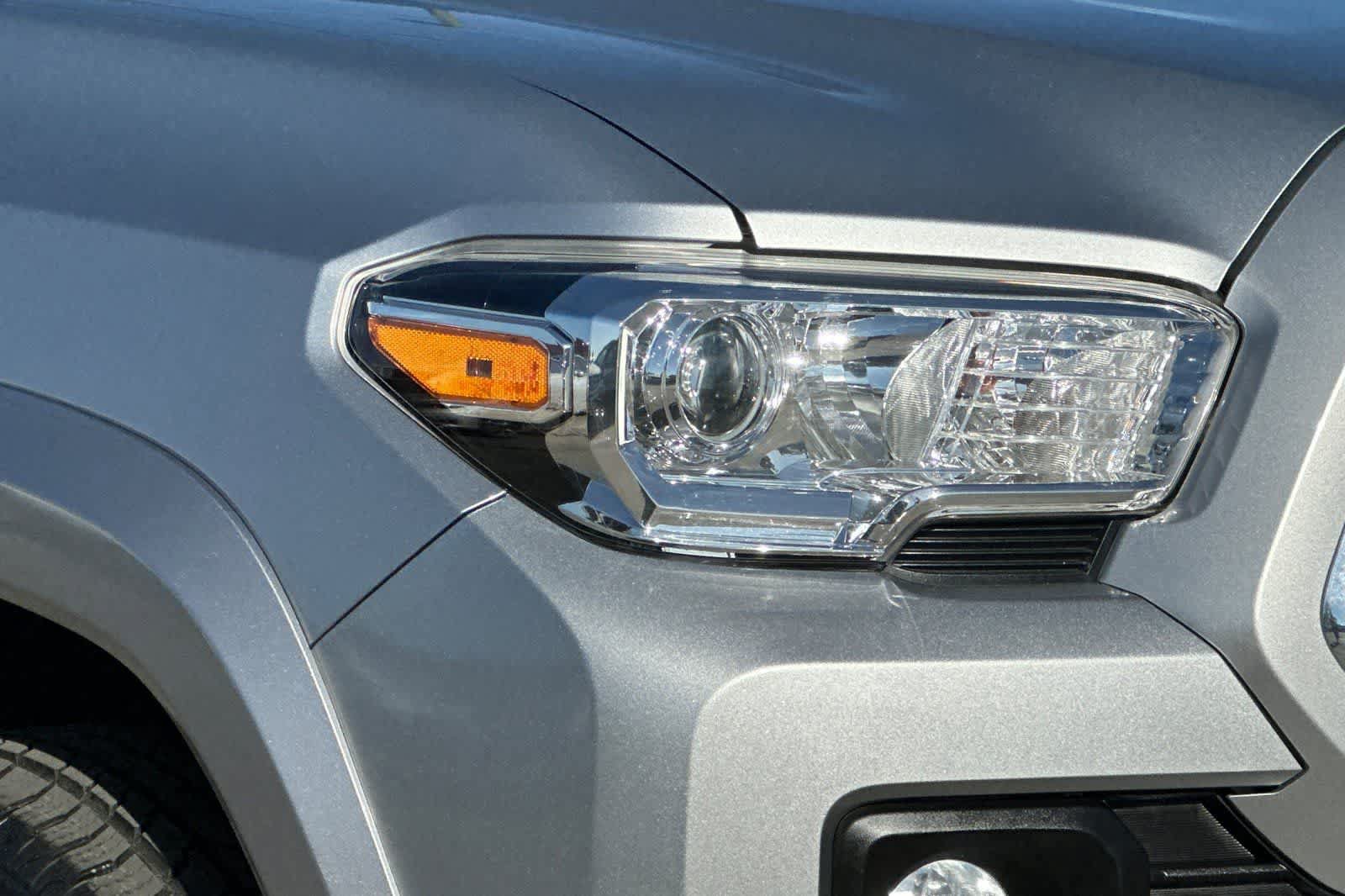 Used 2021 Toyota Tacoma SR5 RWD image 32