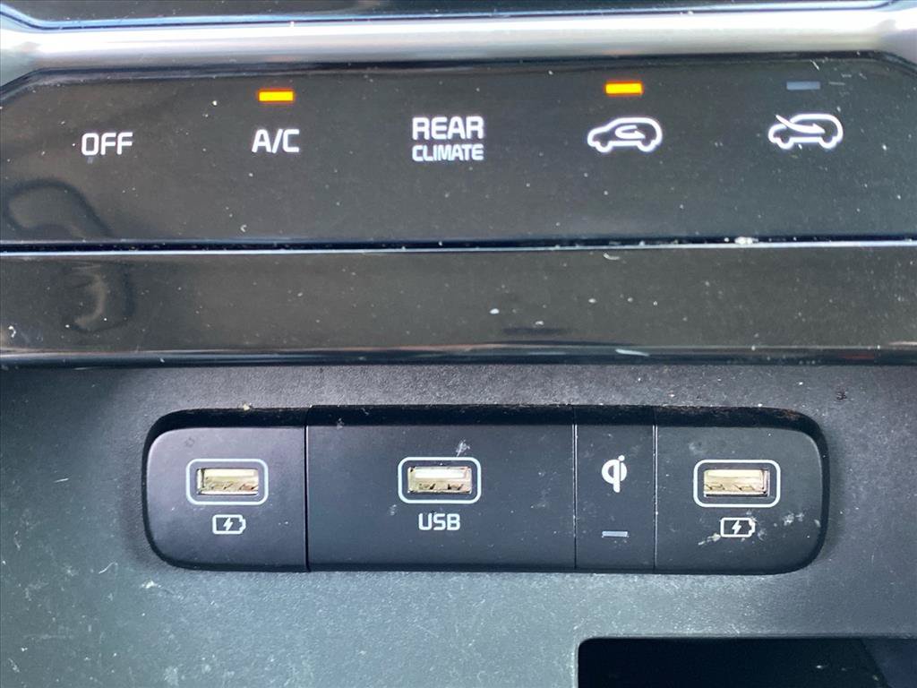 Certified 2022 Kia Carnival EX FWD image 17