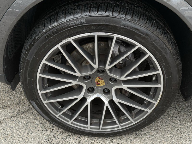 Used 2020 Porsche Cayenne image 41
