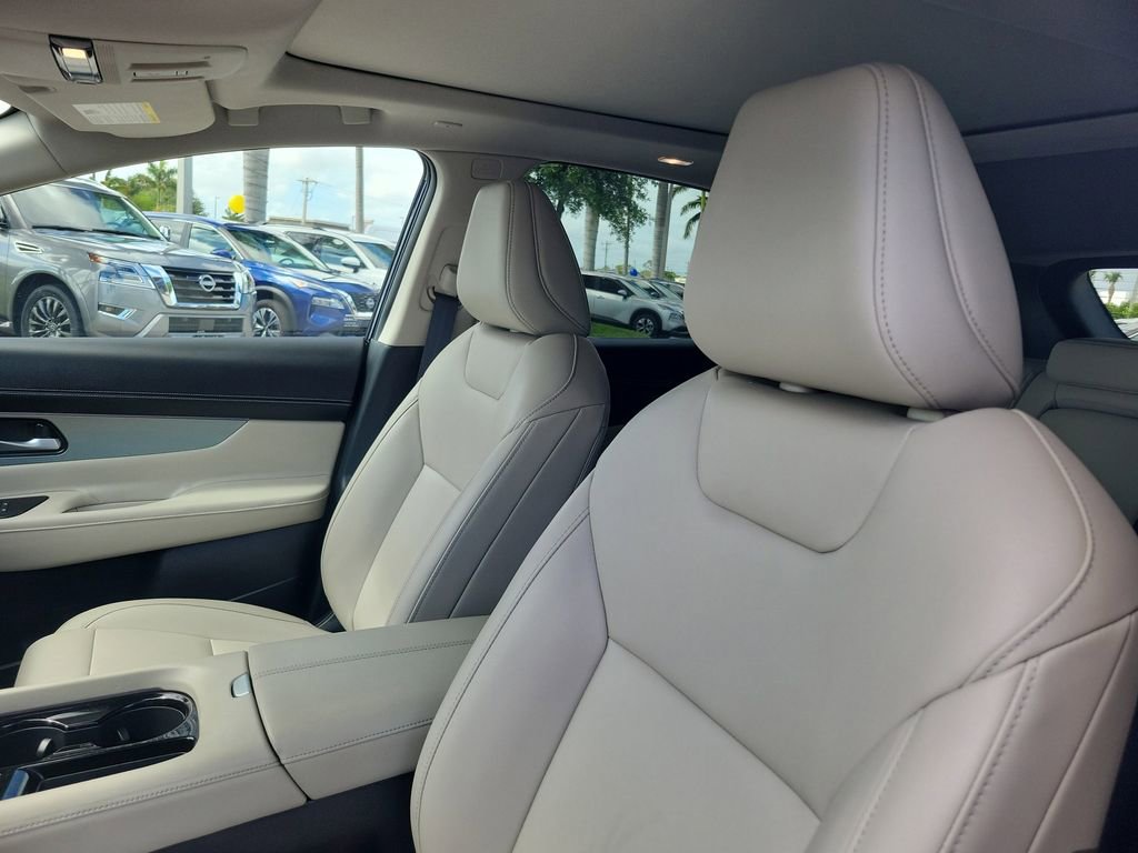 Certified 2025 Nissan Murano SL AWD/4WD image 23