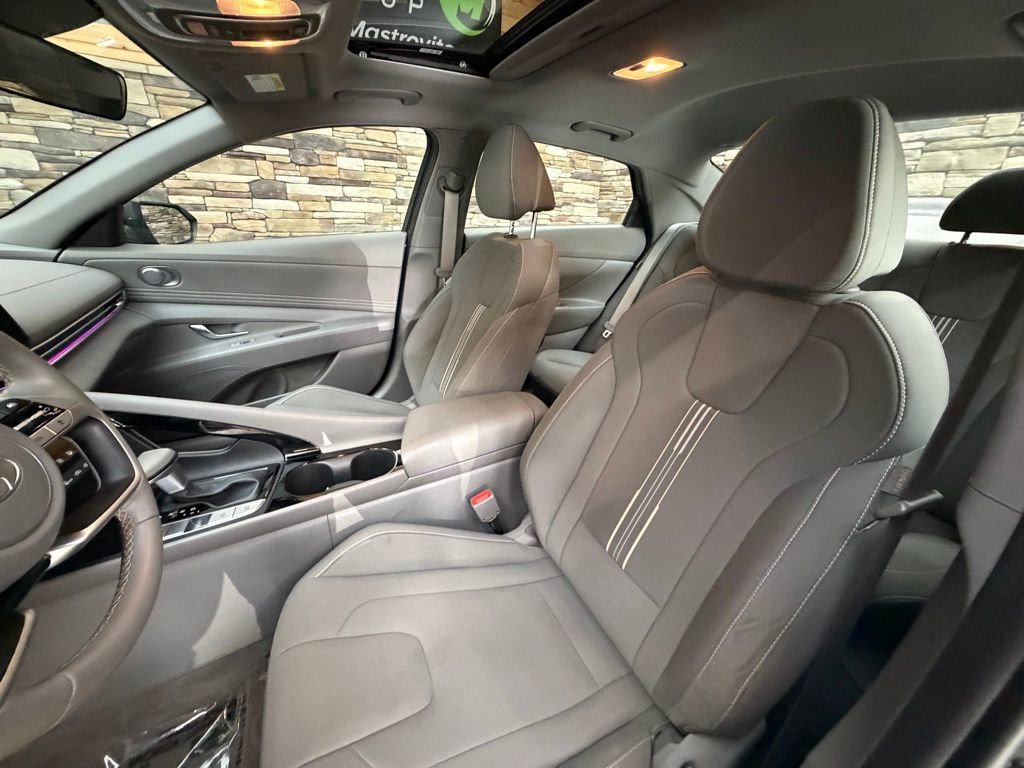 Used 2024 Hyundai Elantra SEL w/ Convenience Package image 12