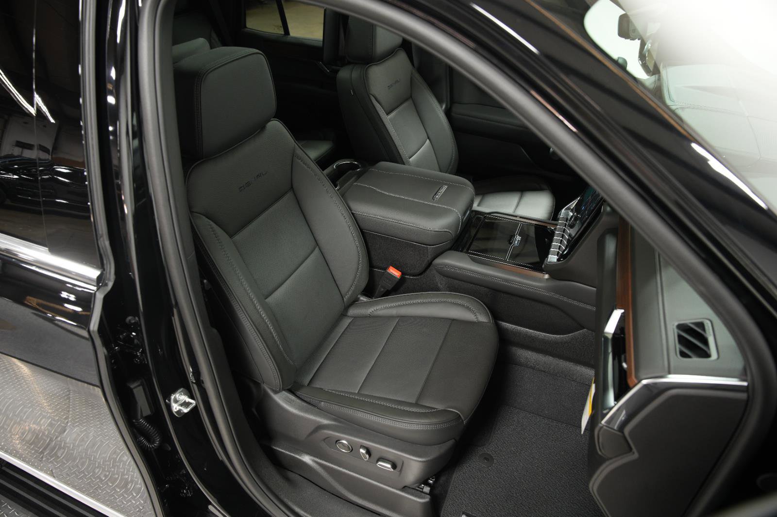 New 2026 GMC Yukon Denali w/ Denali Reserve Package image 23