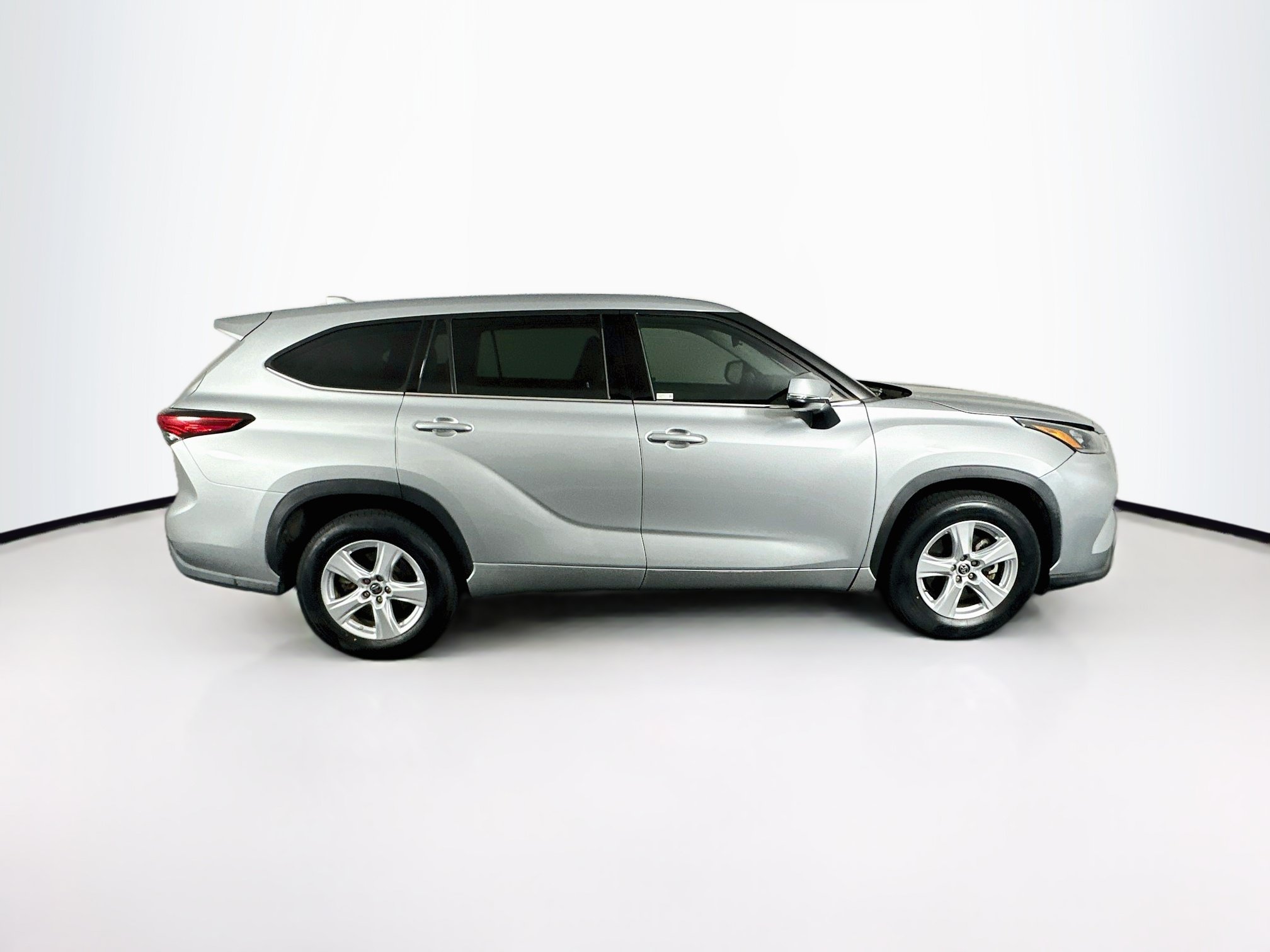 Used 2020 Toyota Highlander L FWD image 10
