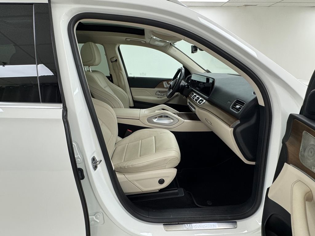 Used 2022 Mercedes-Benz GLS 450 4MATIC image 15