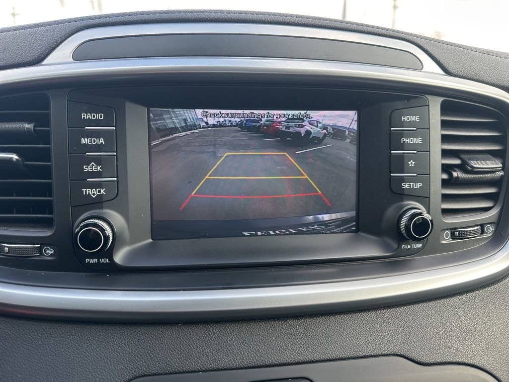 Used 2019 Kia Sorento LX image 16