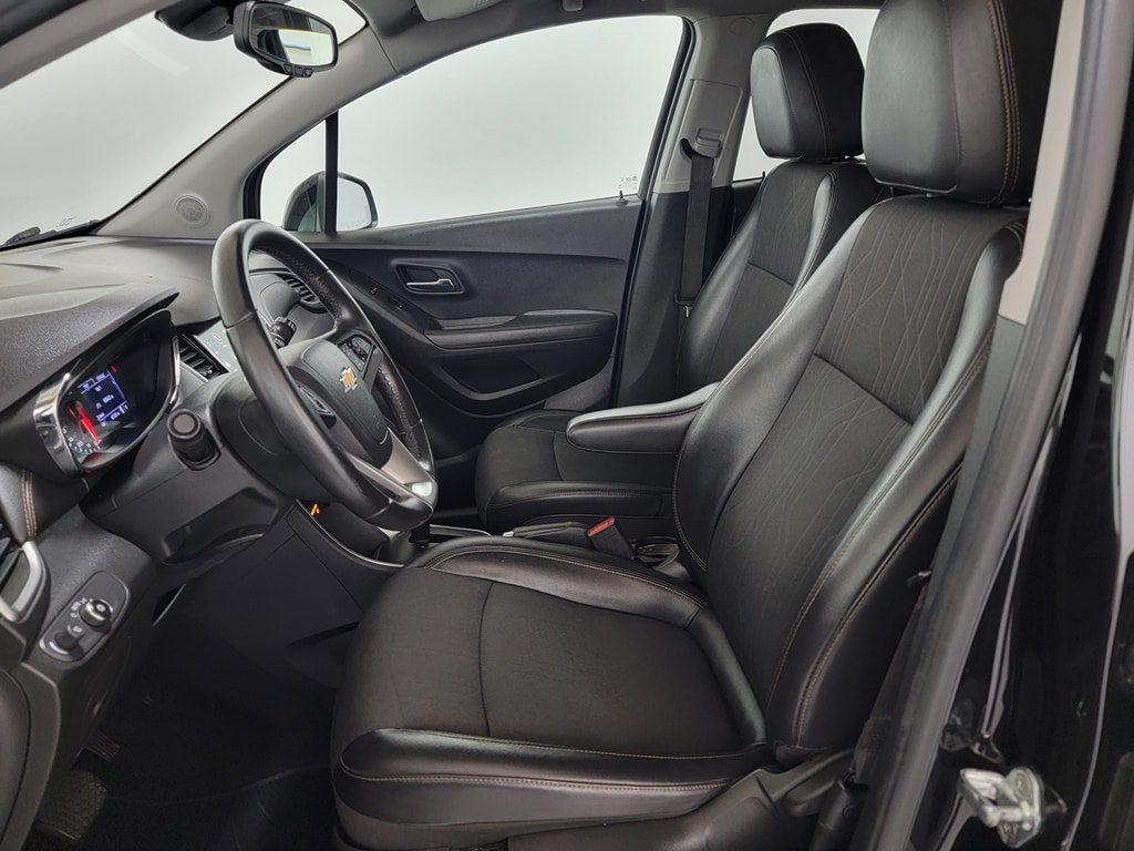 Used 2020 Chevrolet Trax LT w/ LT Convenience Package FWD image 14
