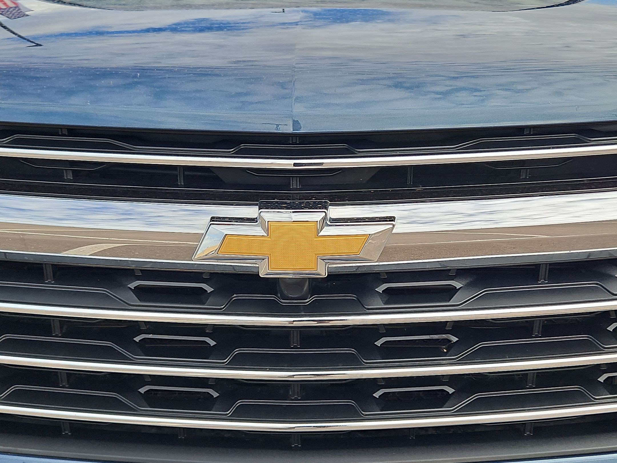 Used 2025 Chevrolet Traverse LT FWD image 13