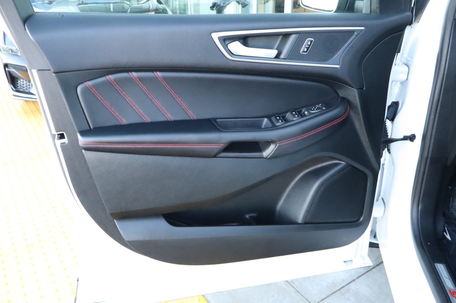 Used 2022 Ford Edge ST-Line AWD/4WD image 18