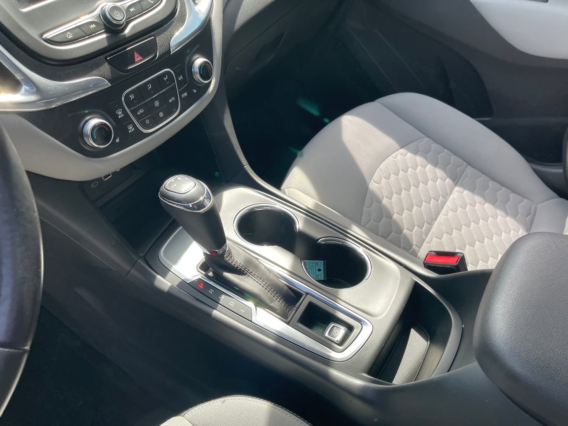 Used 2020 Chevrolet Equinox LT FWD image 18