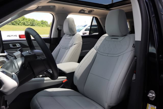 New 2026 Ford Explorer Platinum w/ LUX Leather Package AWD/4WD image 15