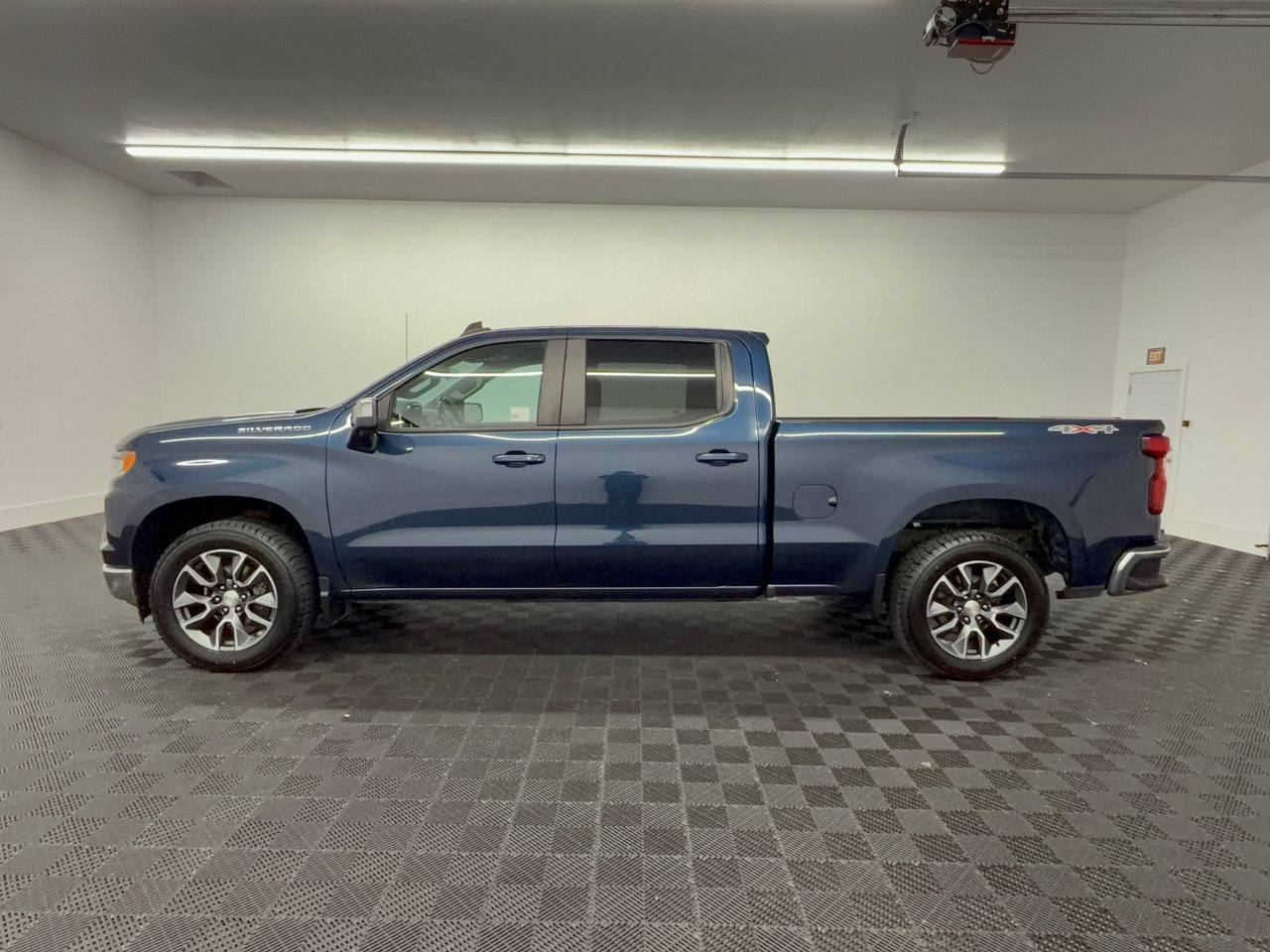 Used 2022 Chevrolet Silverado 1500 LT w/ All Star Edition Plus AWD/4WD image 2