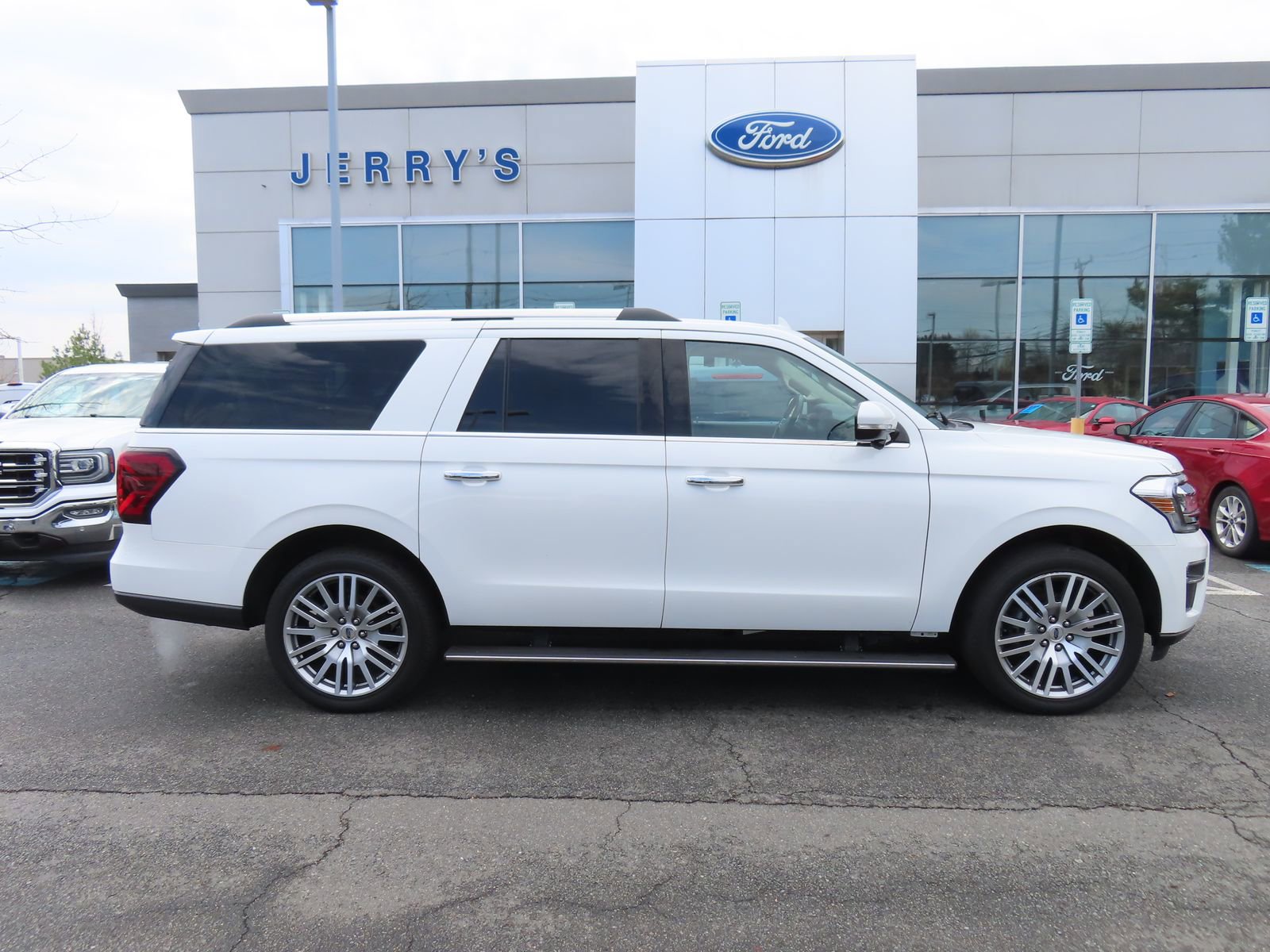 Used 2023 Ford Expedition Max Limited image 4