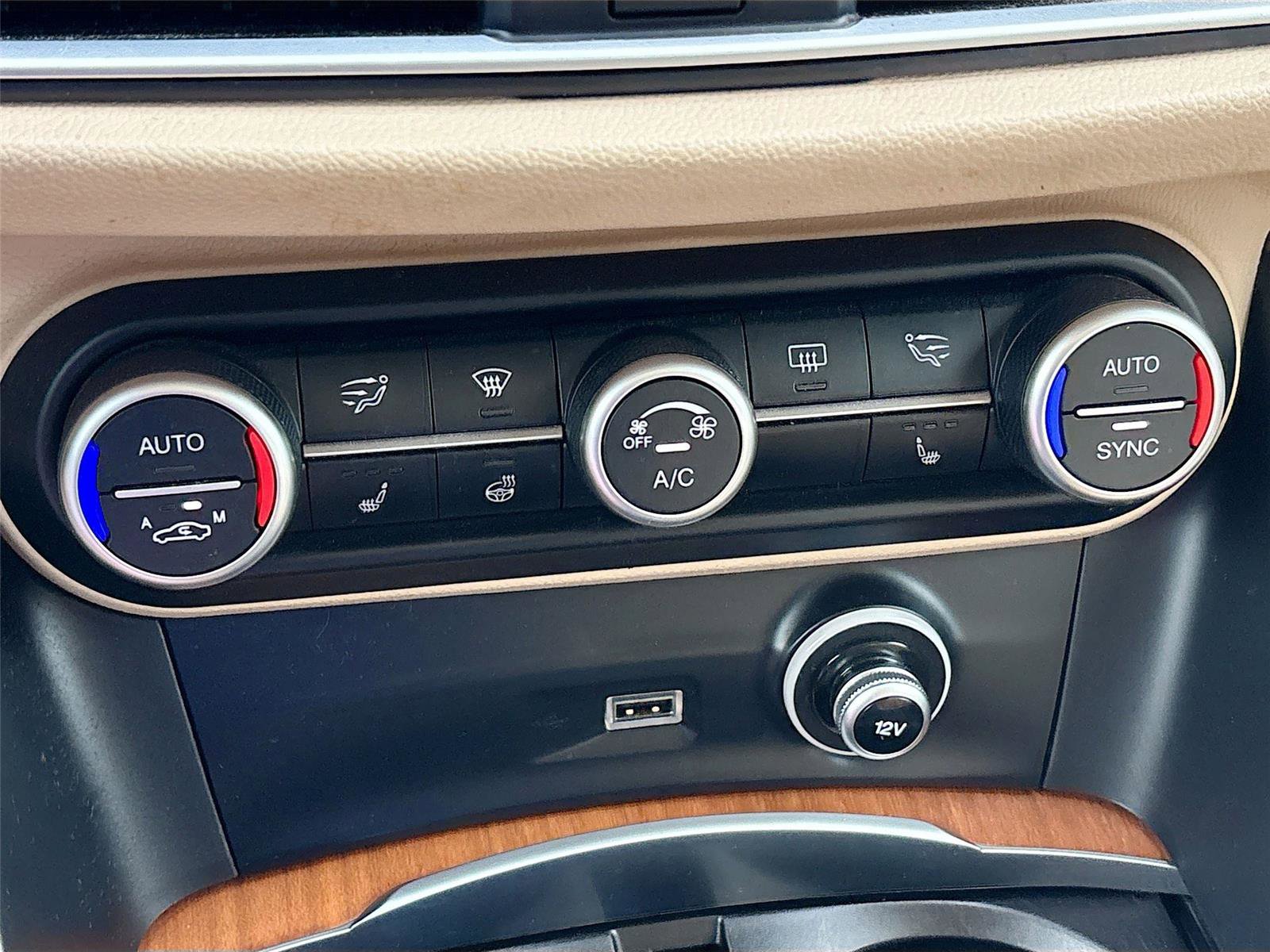 Used 2019 Alfa Romeo Stelvio Ti Lusso w/ Quick Order Package 22X Lusso image 16