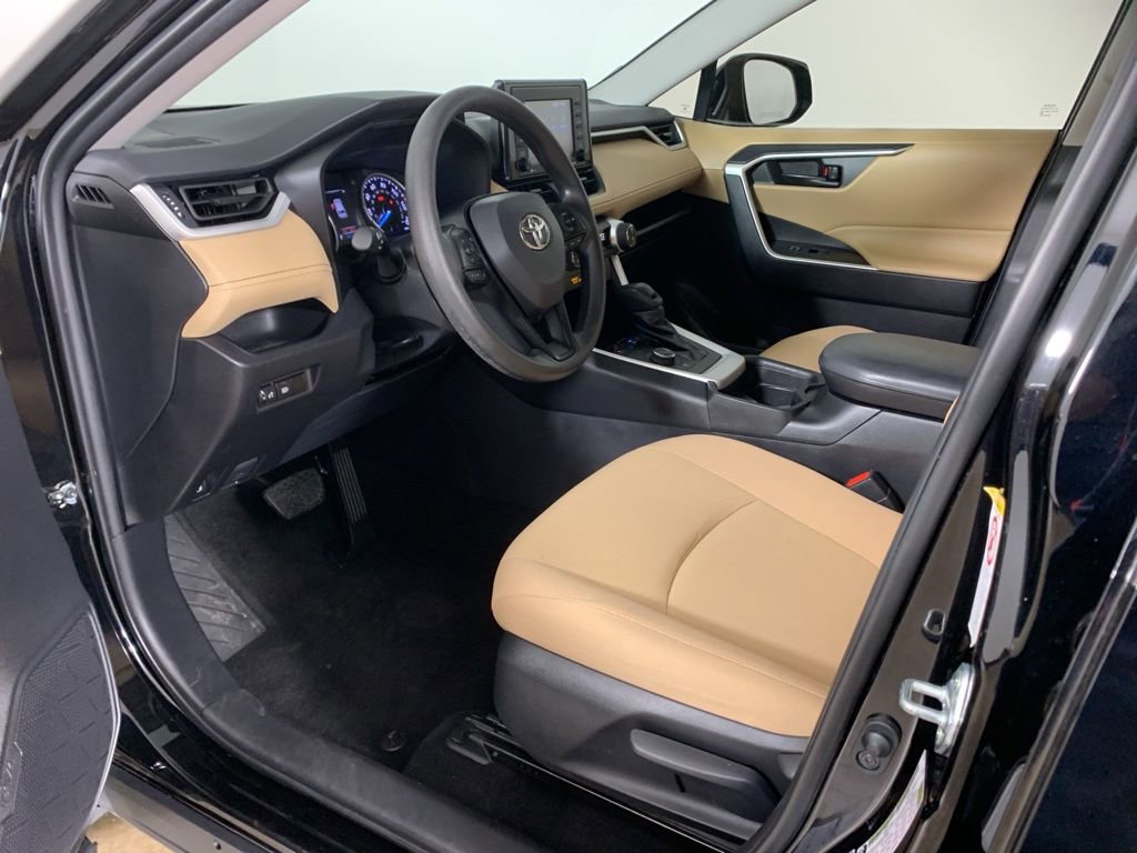 Used 2021 Toyota RAV4 LE image 29