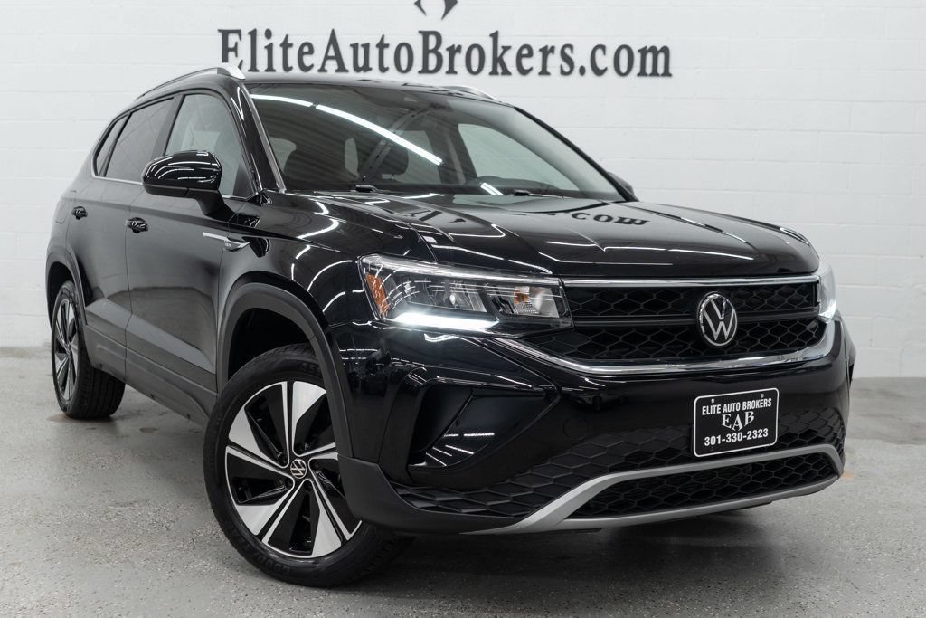 Used 2023 Volkswagen Taos SE w/ Panoramic Sunroof Package AWD/4WD image 7