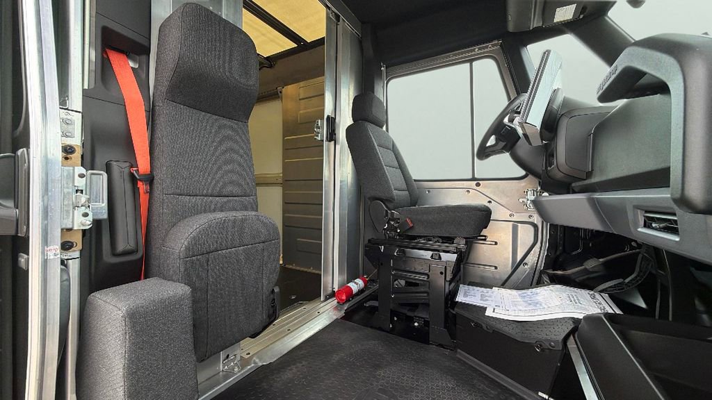 Used 2024 Chevrolet Brightdrop 600 w/ Commercial Equipment Package AWD/4WD image 32