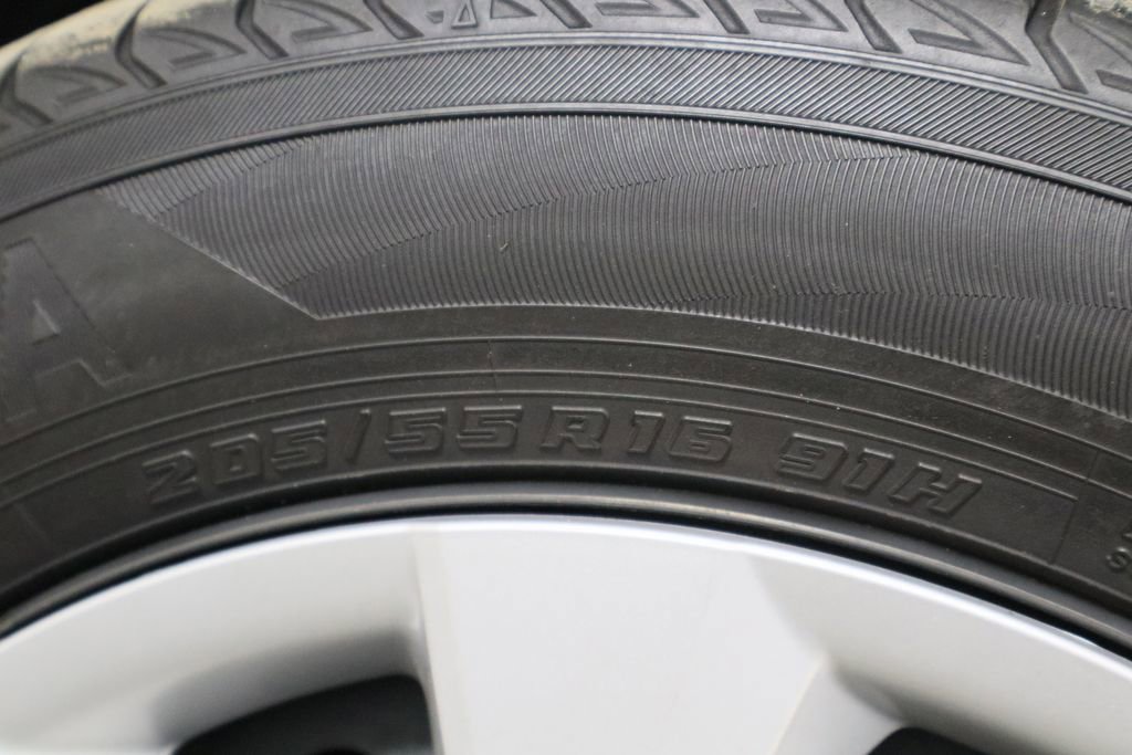 Used 2025 Toyota Corolla LE w/ Convenience Package image 39