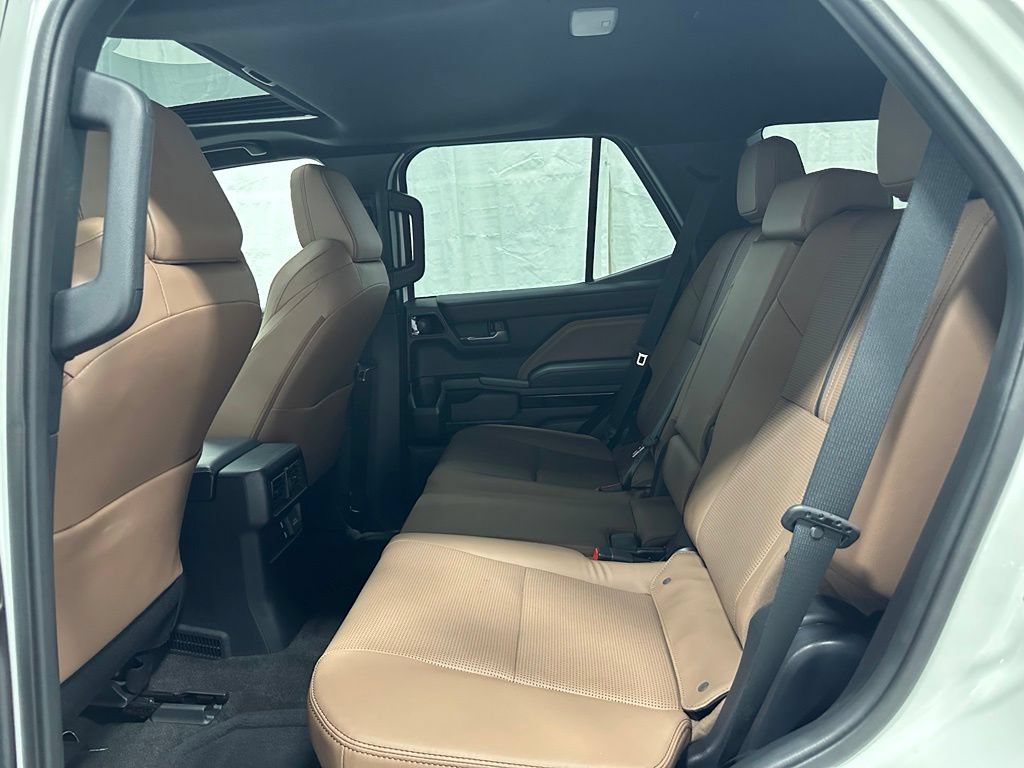 Used 2025 Toyota 4Runner Limited AWD/4WD image 45
