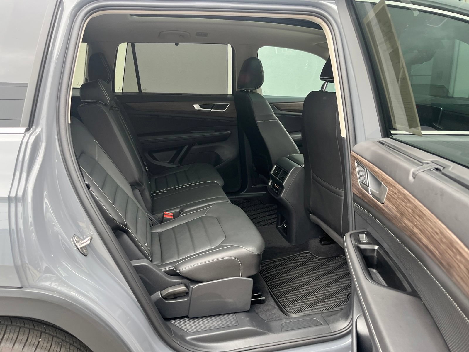 Certified 2026 Volkswagen Atlas SEL AWD/4WD image 38