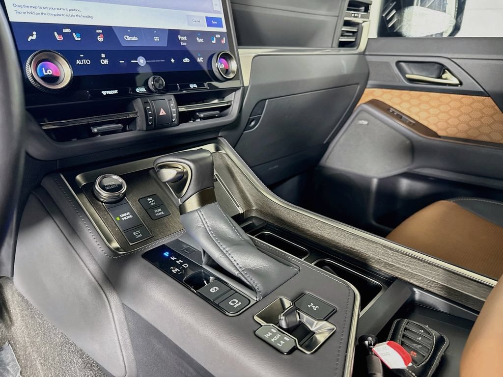 Used 2024 Lexus GX 550 w/ Accessory Package (Z1) AWD/4WD image 26