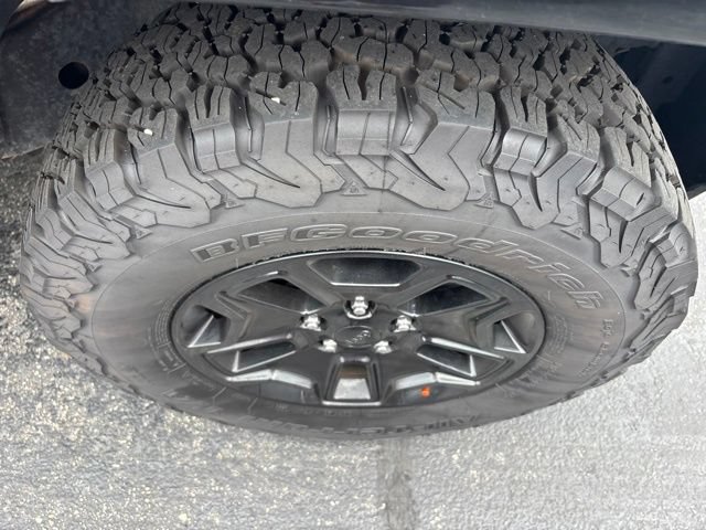 Used 2015 Jeep Wrangler Unlimited Rubicon w/ Connectivity Group AWD/4WD image 28