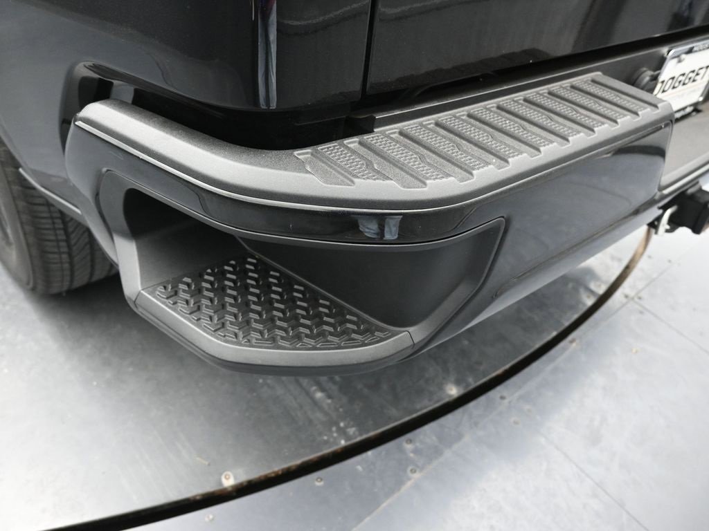 Used 2022 Chevrolet Silverado 1500 RST w/ Convenience Package II image 2