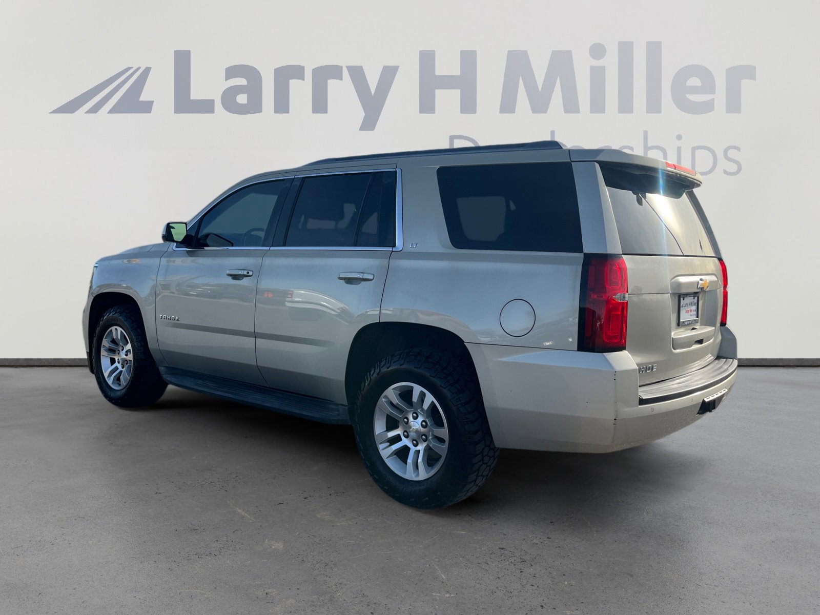 Used 2015 Chevrolet Tahoe LT w/ Luxury Package image 3