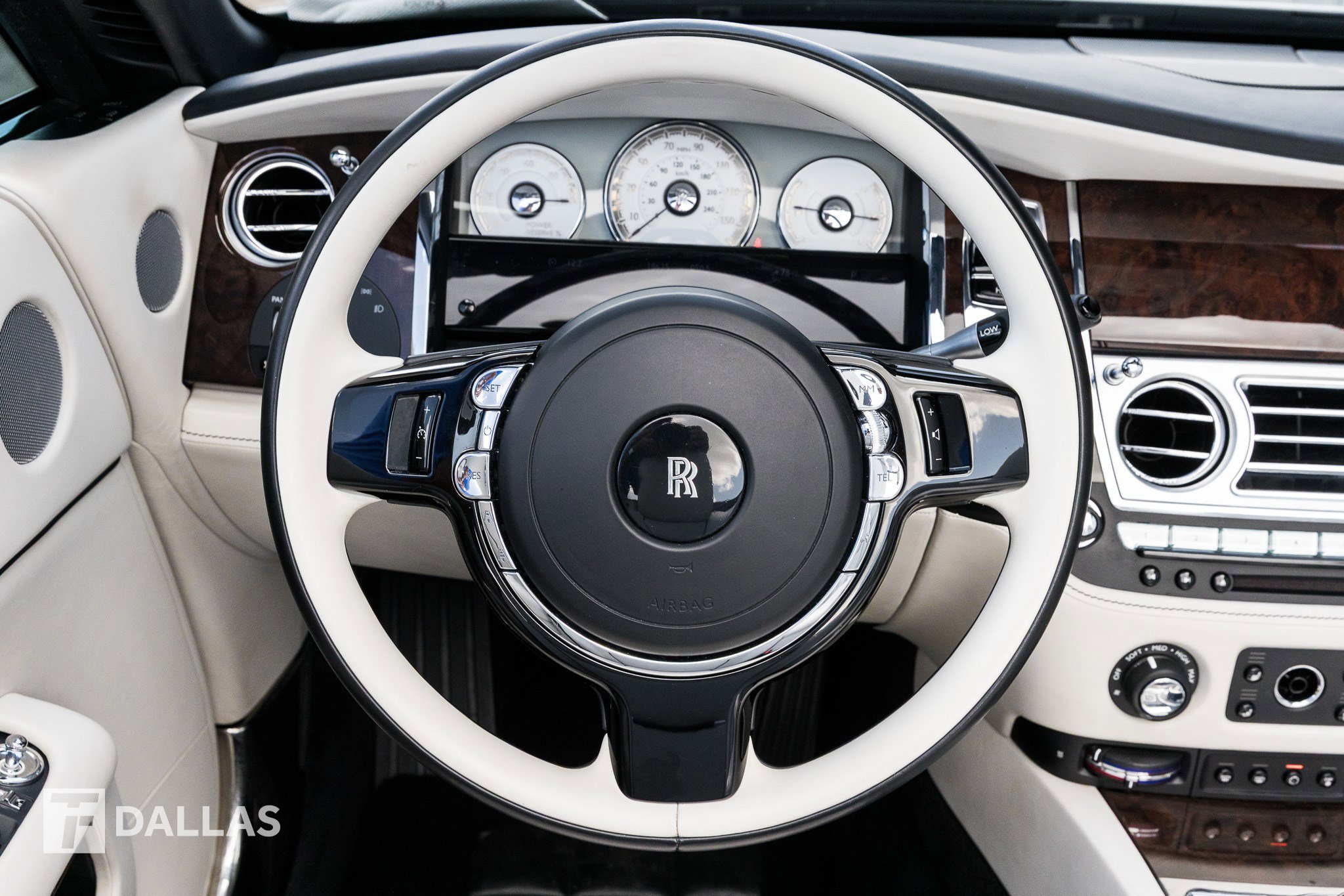 Used 2017 Rolls-Royce Dawn image 26