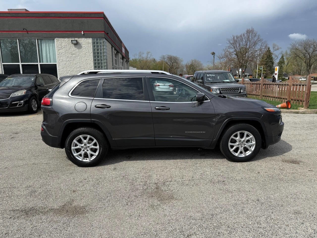 Used 2015 Jeep Cherokee Latitude w/ Comfort/Convenience Group image 19