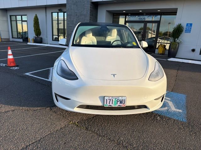 Used 2024 Tesla Model Y Long Range AWD/4WD image 2